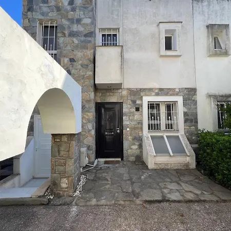 Elena House Near The 펜션 하니오티