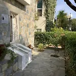 度假居 Elena House Near The