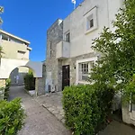 Elena House Near The 度假居