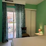 Elena House Near The 度假居 *