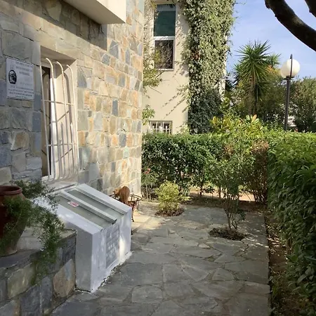 別荘 Elena House Near The